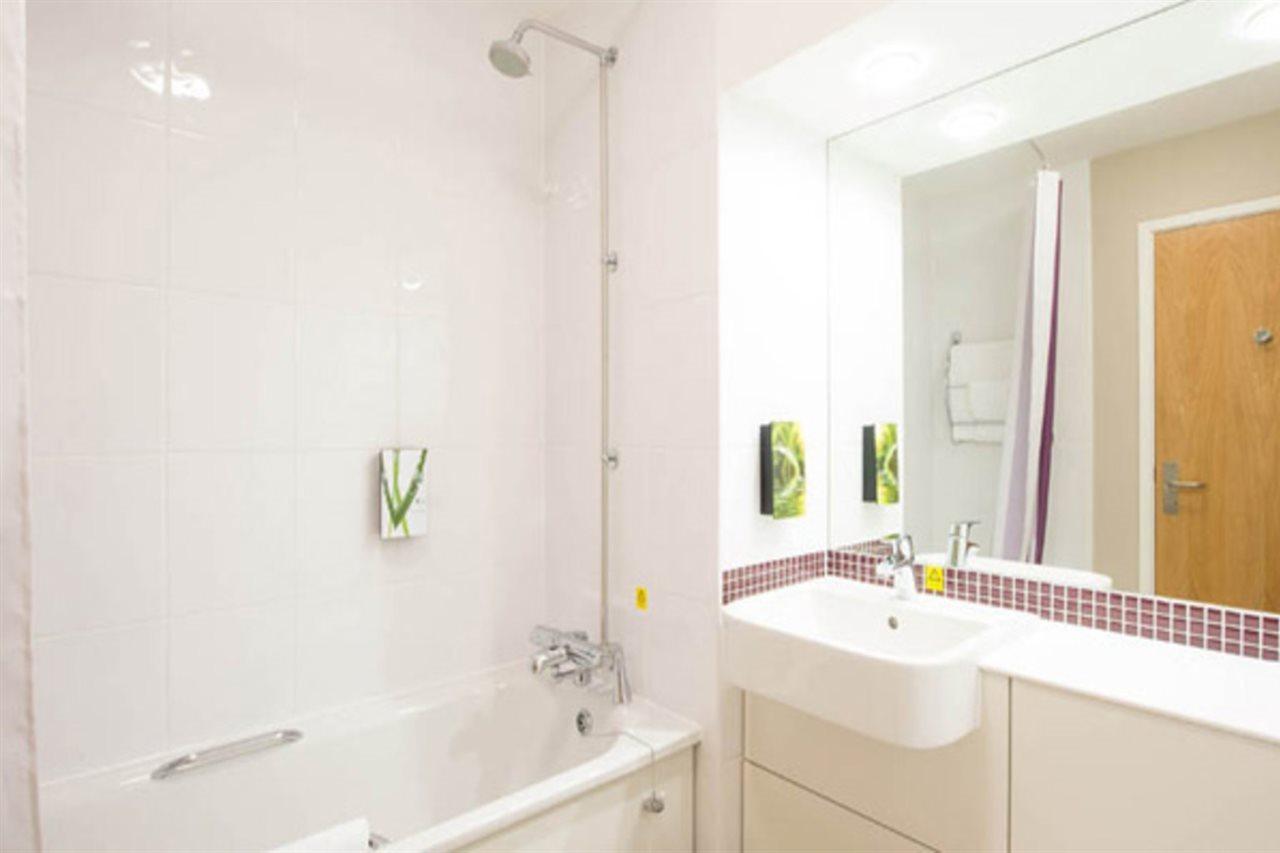 Premier Inn Liverpool John Lennon Airport Speke Dış mekan fotoğraf
